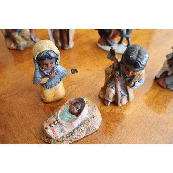 READ*  Vtg Provincial Mold Ceramic Native American Nativity 12 Pcs Hand Painted - Picture 2 of 16
